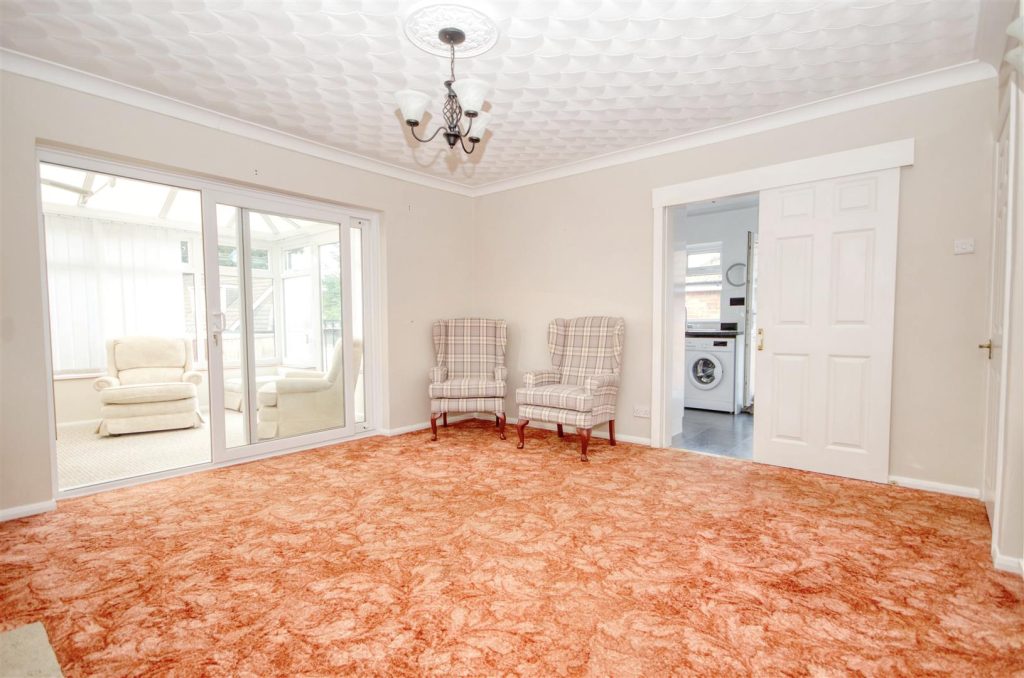 Charmwen Crescent, West End, Southampton photo 3