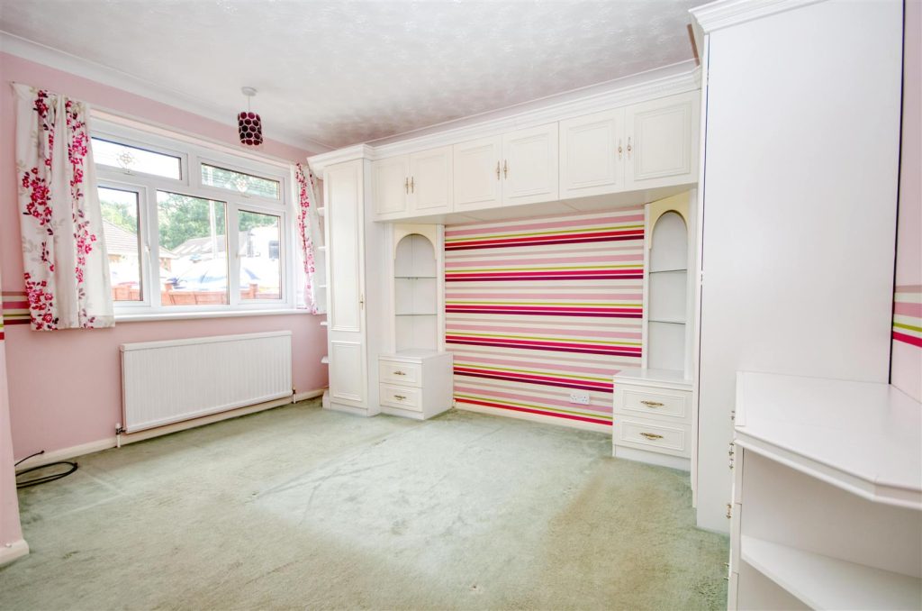 Charmwen Crescent, West End, Southampton photo 6