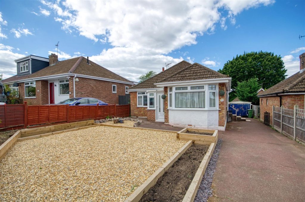 Charmwen Crescent, West End, Southampton