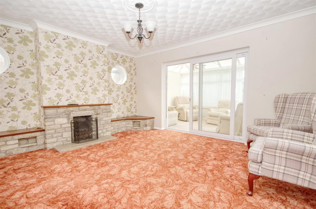 Charmwen Crescent, West End, Southampton photo 2