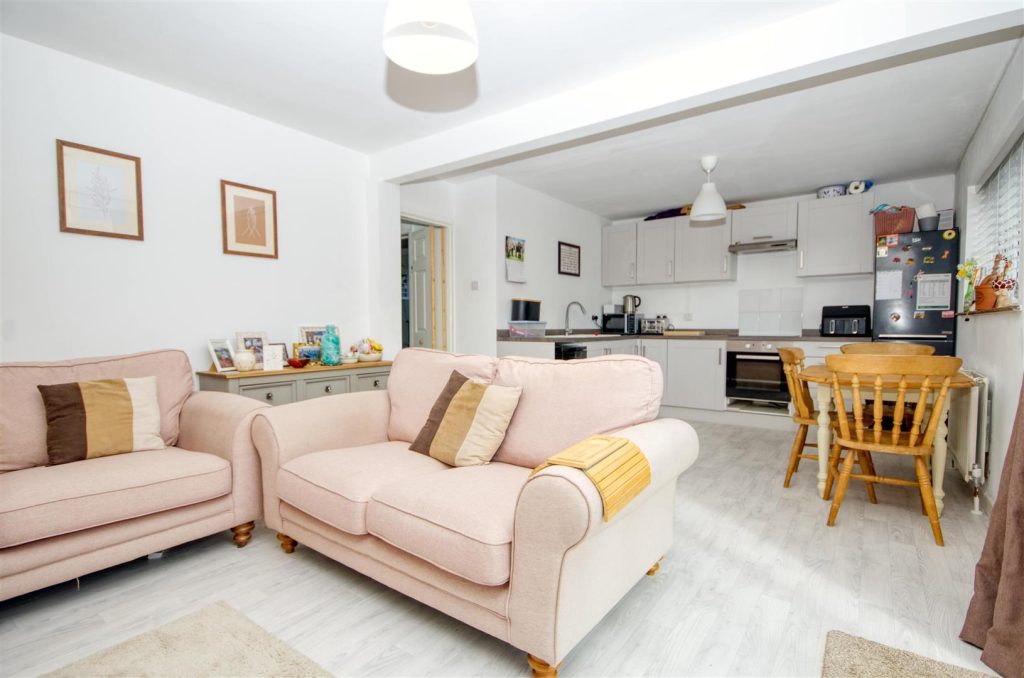 Marvin Close, Botley, Southampton photo 4
