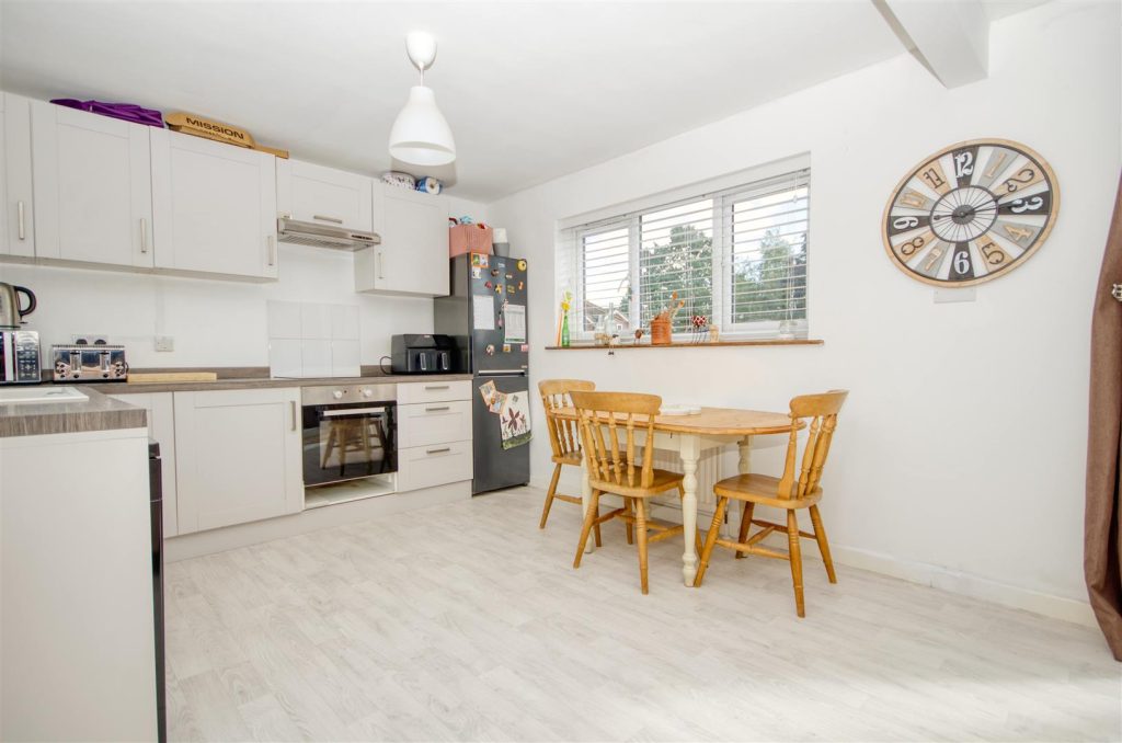 Marvin Close, Botley, Southampton photo 5
