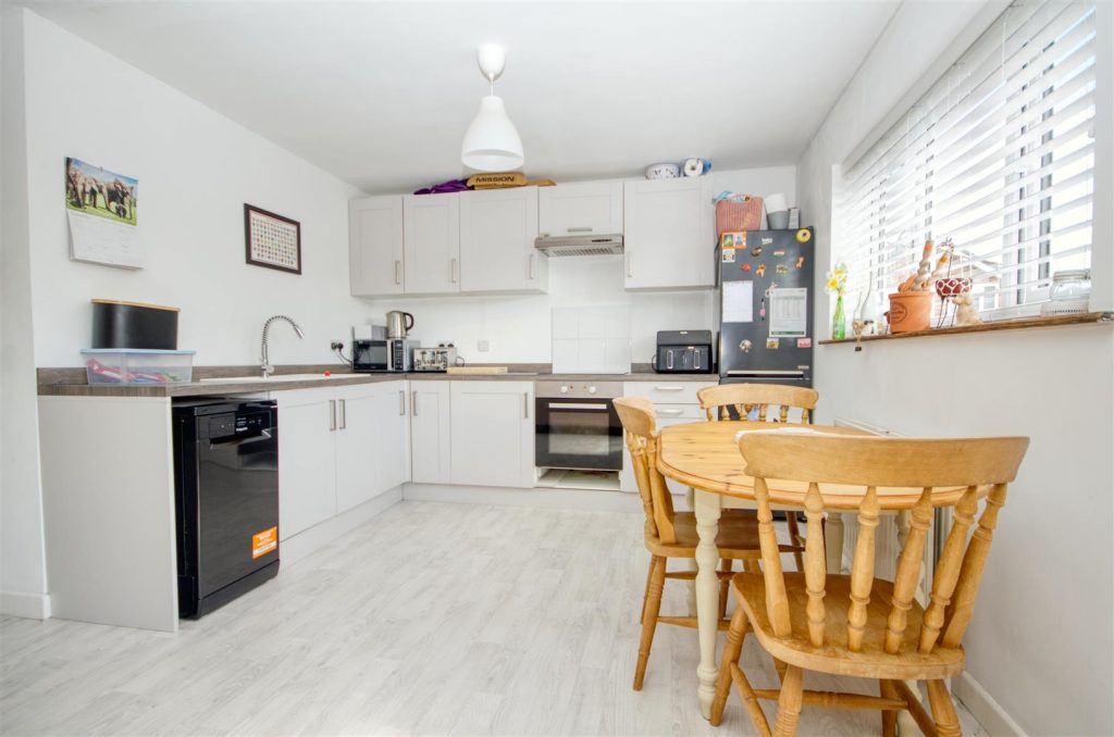Marvin Close, Botley, Southampton photo 6