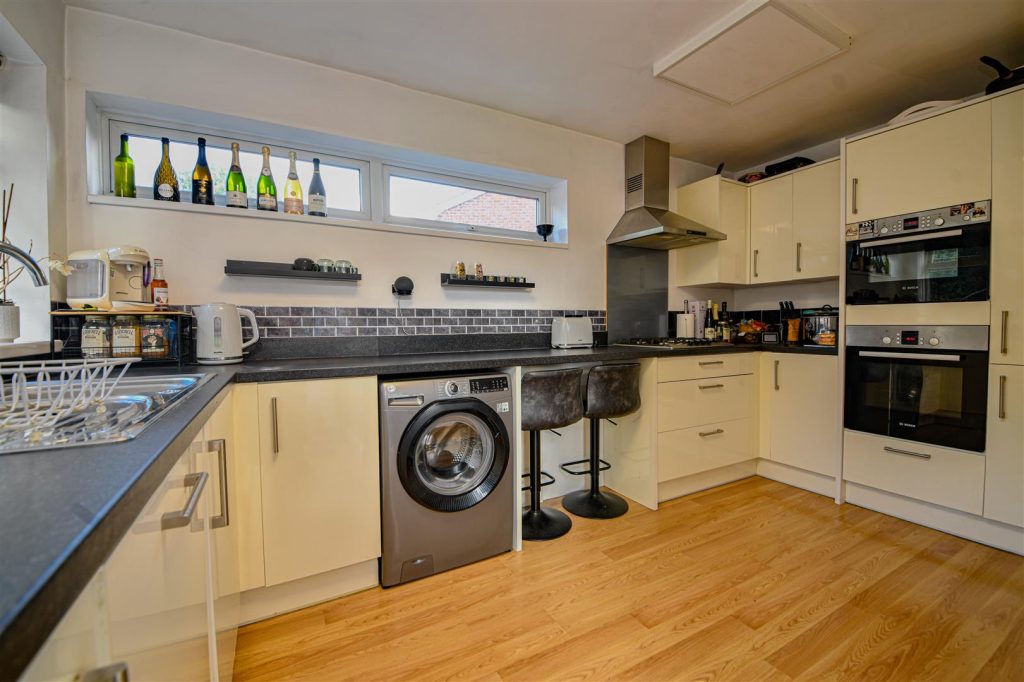 Latham Road, Fair Oak, Eastleigh photo 6