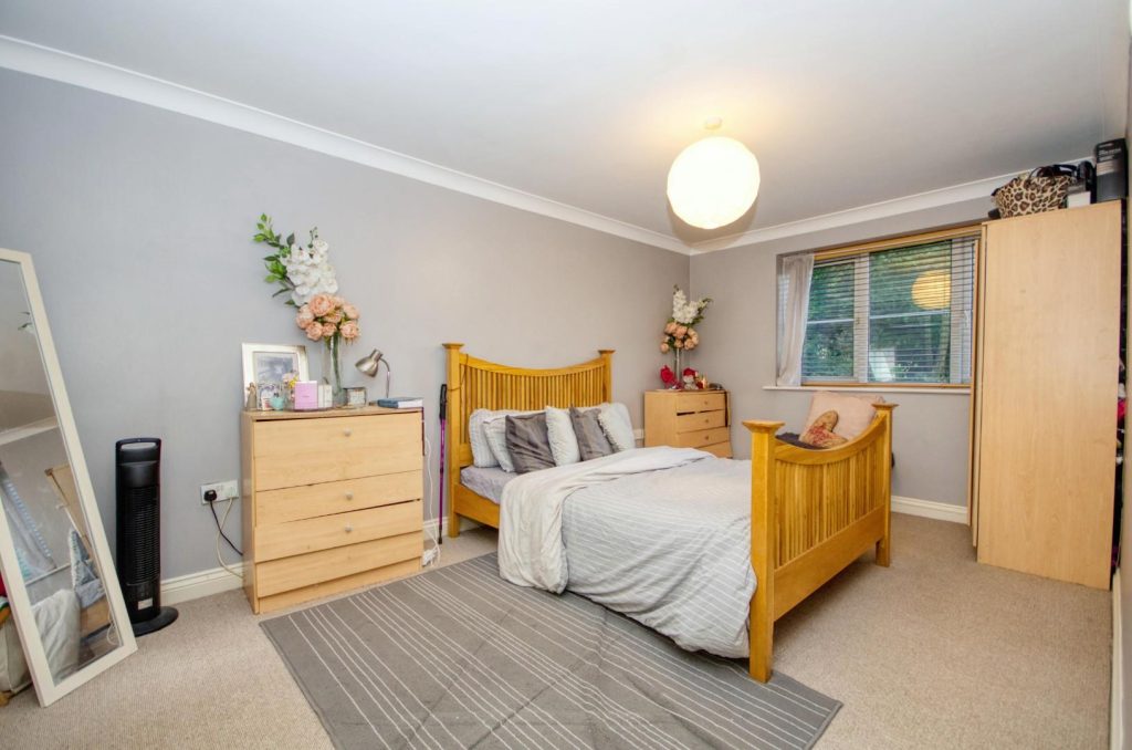 Rosemount Court, West End, Southampton photo 5