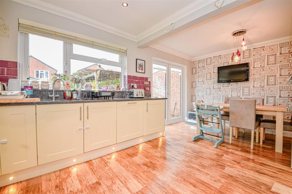 Oak Walk, Fair Oak, EASTLEIGH photo 5