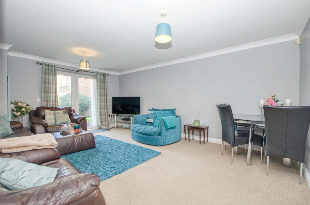 Rosemount Court, West End, Southampton photo 2